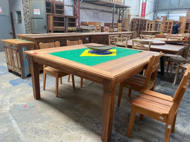 VENDO MESA DE MADEIRA