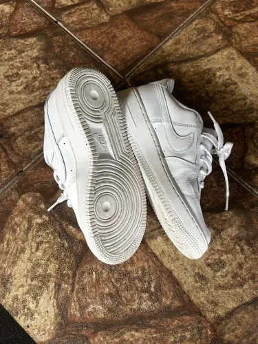 Vendo tênis Nike air um mês de uso novo dos Estados Unidos!