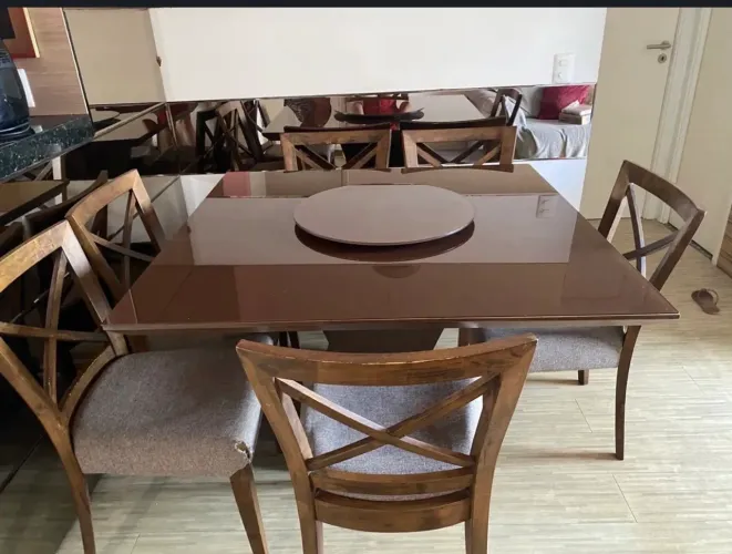 Mesa e cadeiras 