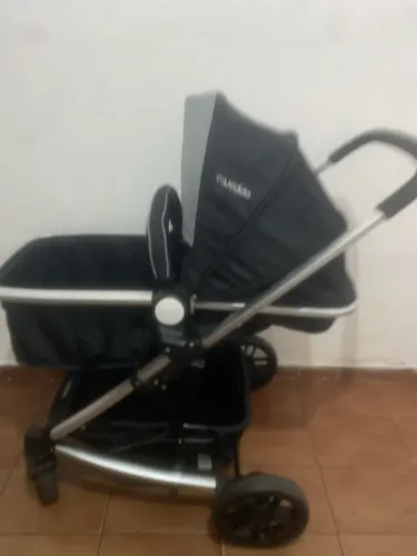 Carrinho de bebê e bebê conforto 