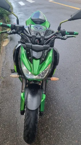 Kawasaki Z800, moto conservada pouco rodado
