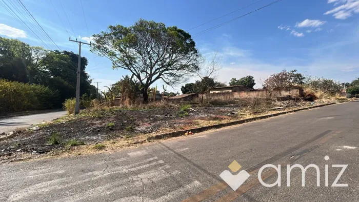 LOTE DE ESQUINA 800M² À VENDA NO SANTA RITA