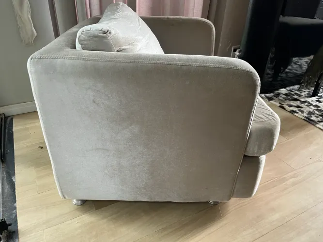 Poltrona Confortável em Suede/Veludo Bege - Excelente Estado