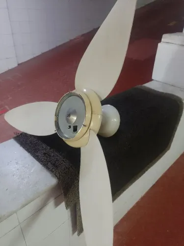 Ventilador de teto três palhetas sem sem a cúpula de vidro
