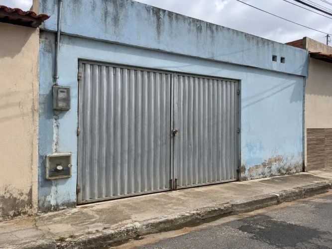 CASA A VENDA NO ÁLVARO WEYNE, COM 2 QUARTOS