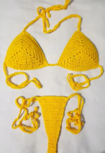 Biquíni em crochê amarelo