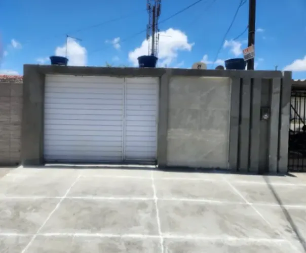 CASA DE 2 QTS RECÉM-REFORMADA PARA ALUGAR! PRÓXIMA À PRAIA!