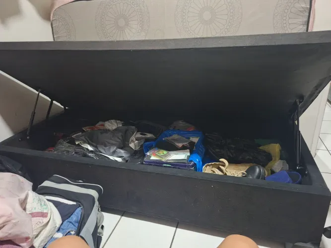 Cama solteiro com baú 