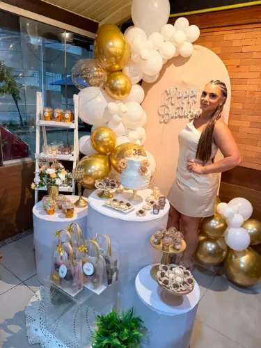 Vestido curto dourado