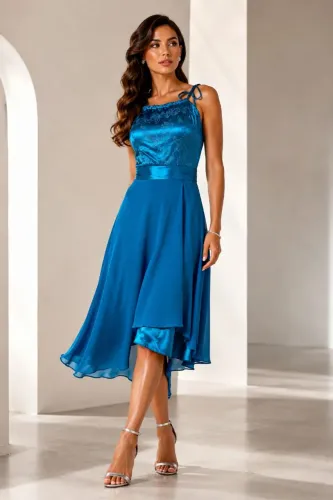 ? Vestido de Festa Azul Turquesa com Bordado em Cetim e Saia Fluida ?