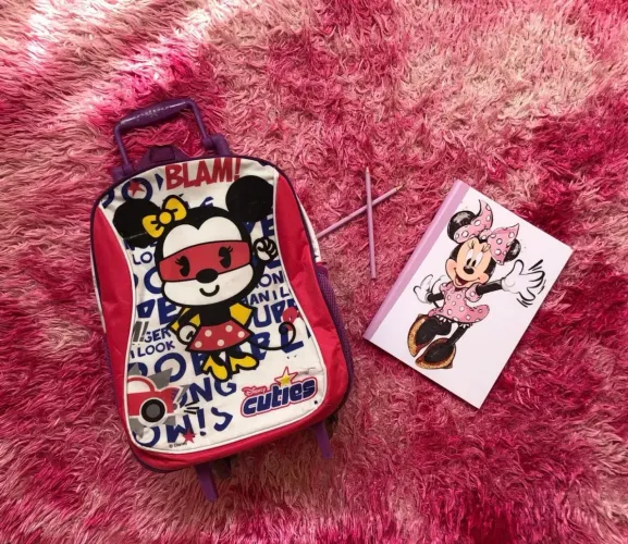 ?Mochila de Rodinha Minnie + Kit Escolar Personalizado ?