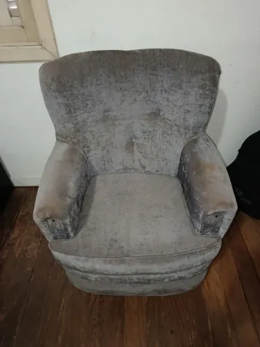 Poltrona Única Para Quarto/Sala Cor Cinza (Usada).