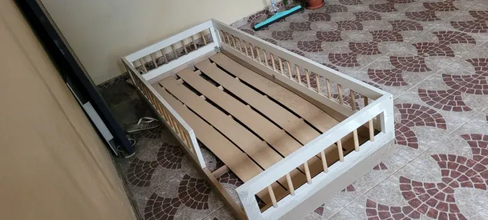Cama infantil com colchão - seminovo 