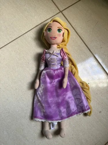 Boneca pano linda e ótimo estado rapunzel