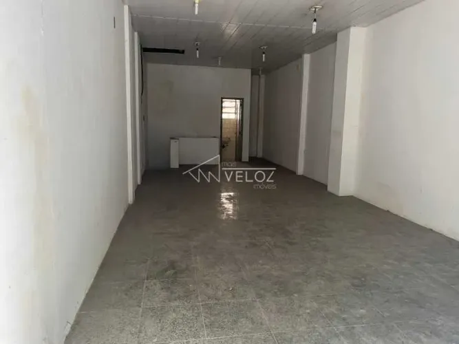 Loja - / Comercial / Santa Teresa