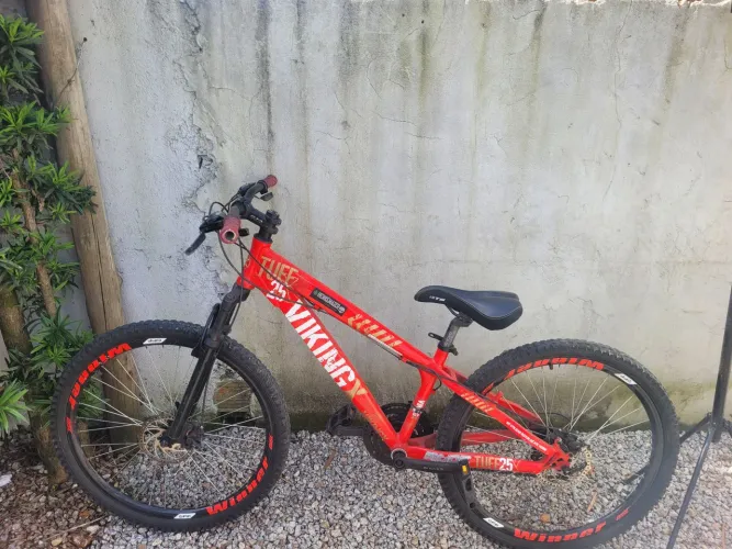 BICICLETA SEMINOVA Á VENDA