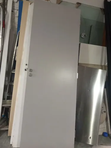 Porta de madeira com batente 210x72