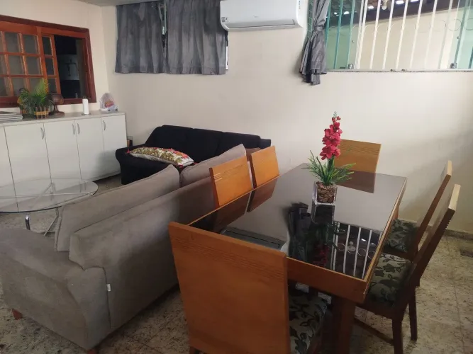 Mesa e cadeiras sala de jantar