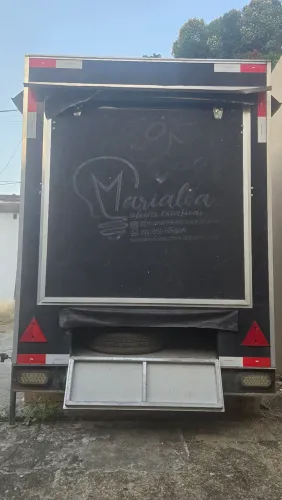 Truck emplacado.