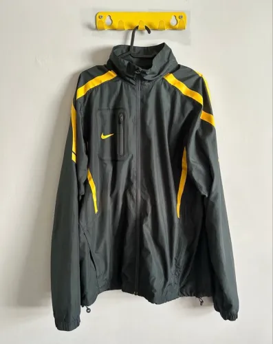 Jaqueta corta vento Nike verde e amarelo