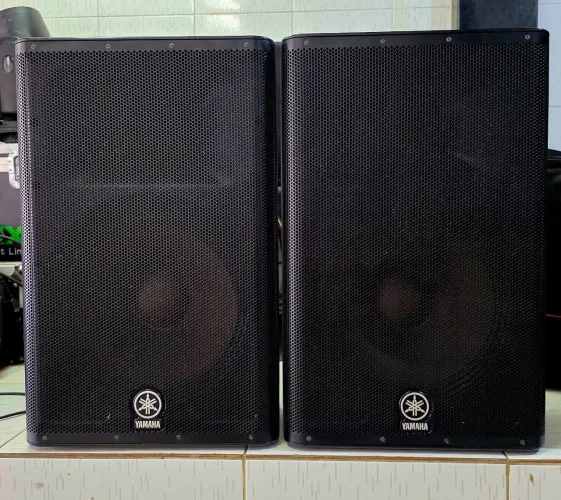 Par de Caixas YAMAHA DXR 15.. 1100W