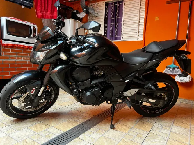 Kawasaki Z 750 top