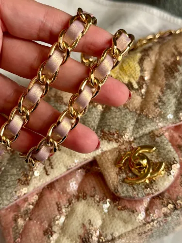 Bolsa Chanel Italiana Paetê super delicada! MARAVILHOSA! Ainda mais linda pessoalmente.
