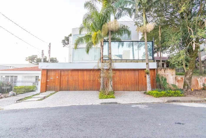 Casa à venda no Batel 400m², 7 dormitórios, 6 suítes e 3 vagas
