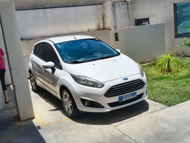 Ford Fiesta 1.6 16V Flex Aut. 5P 2016