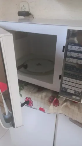Micro-ondas 30 litros marca Midea 350,00 vila velha pouco usado