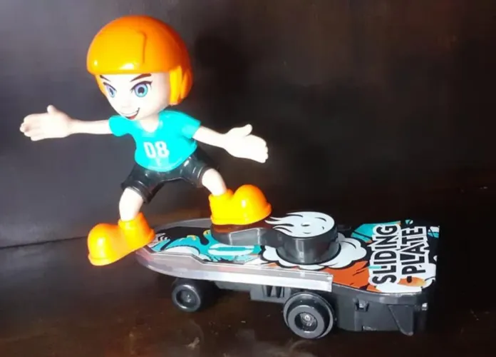 Boneco Skatista