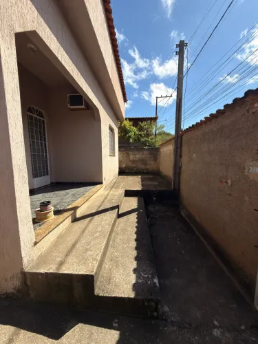 Vendo Casa na Viçosa Rio Bonito/RJ, 2 Quartos, sendo 1 Suite. 