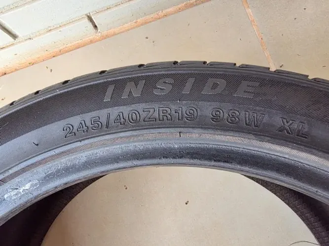 Pneu 245/40 R19 - R$ 250,00