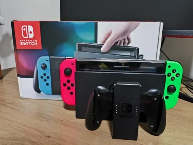 Nintendo switch V1 em ótimo estado, com joycons novos e proteção da tela e carcaça