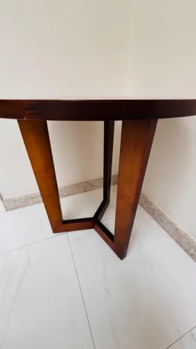 Mesa de canto em madeira natural