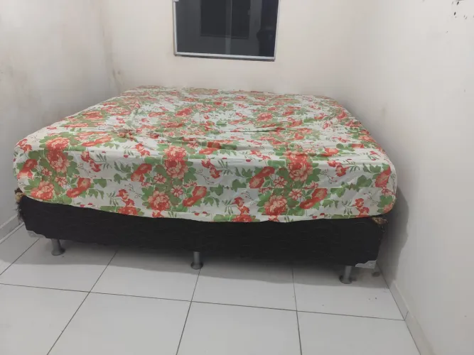 Vendo Cama com colchão King