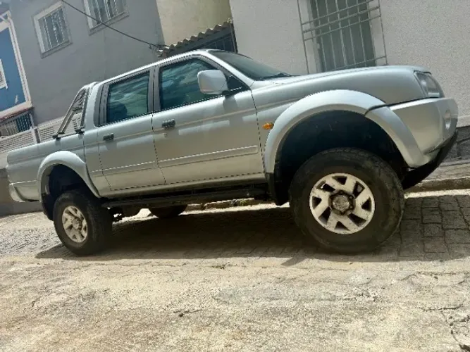 Mitsubishi L200 GLS 2.5 4X4 CD Diesel 2004