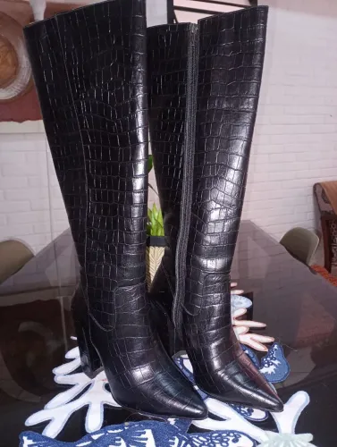 Bota Luiza Barcelos 