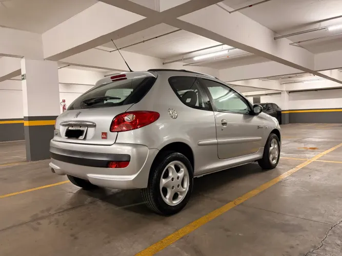 Peugeot 207 Quiksilver 1.4 Flex 8V 3P 2010
