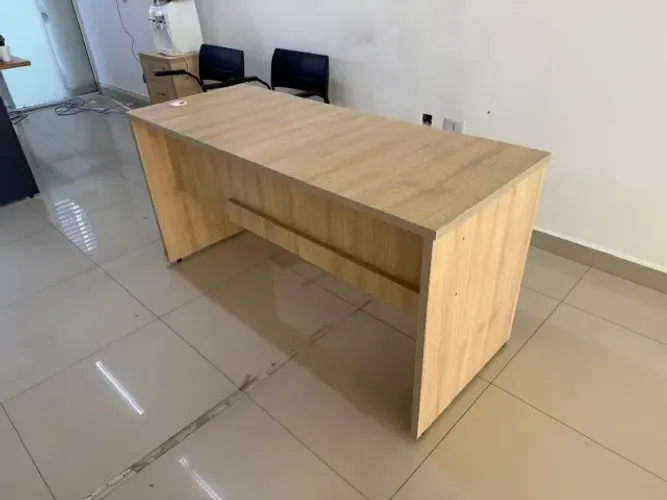 MESA DE ESCRITÓRIO Amadeirada - Ideal para Empresa ou Home Office