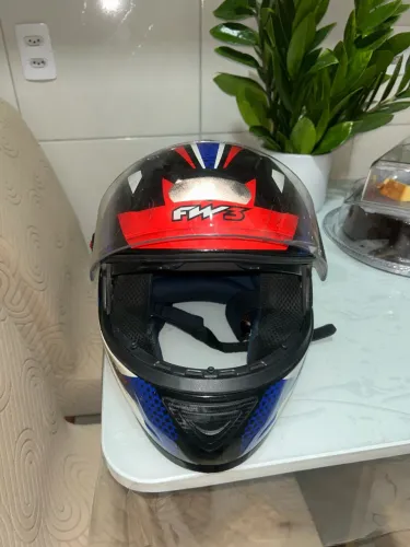 CAPACETE FW3 SEMINOVO