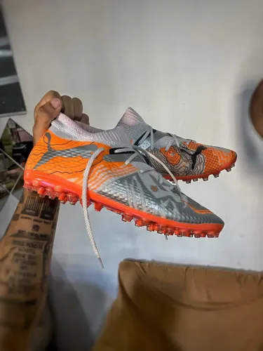 Chuteira Puma Future 7 Society e Campo - Edição limitada