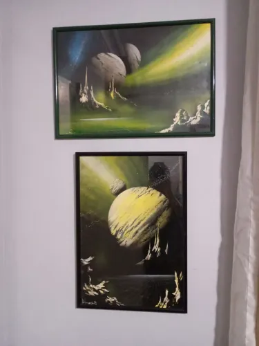 Gravuras em grafite feitas por artista em Paraty