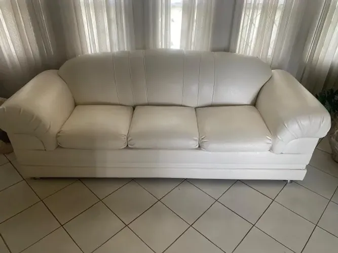 Jogo de Sofá de luxo couro branco madeira almofadas soltas (entrgo)