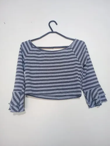 Cropped listrado cinza e preto