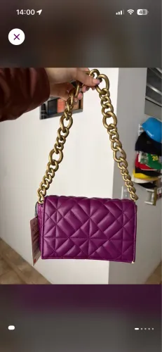 bolsa zara roxa com alça corrente dourada 