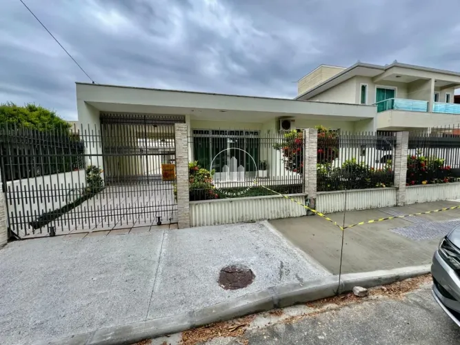 Casa 4 Quartos com 1 Suíte e 180m² - Canto