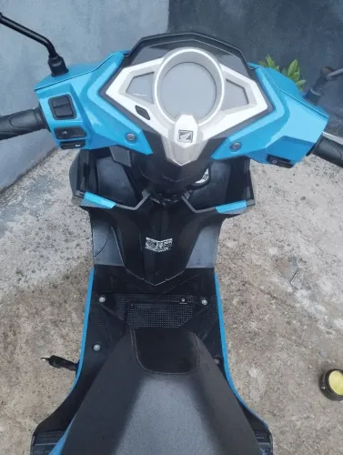 Vendo Elite 2020, tem avarias , em dias.