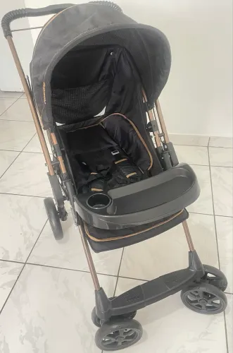 Carrinho de bebê novo