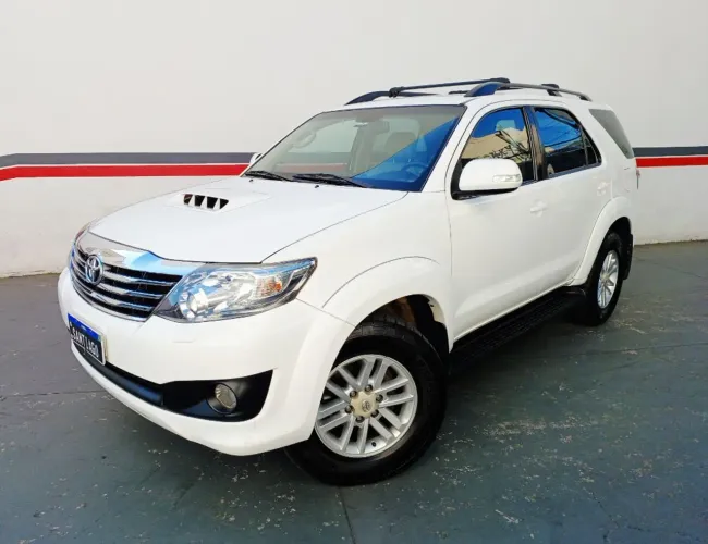 Toyota Hilux SW4 SRV D4-d 4X4 3.0 TDI Dies. AUT 2015